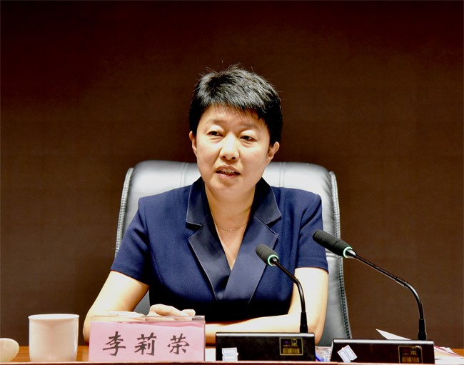 李莉荣总结了2017年"千企帮千村"精准扶贫行动帮扶