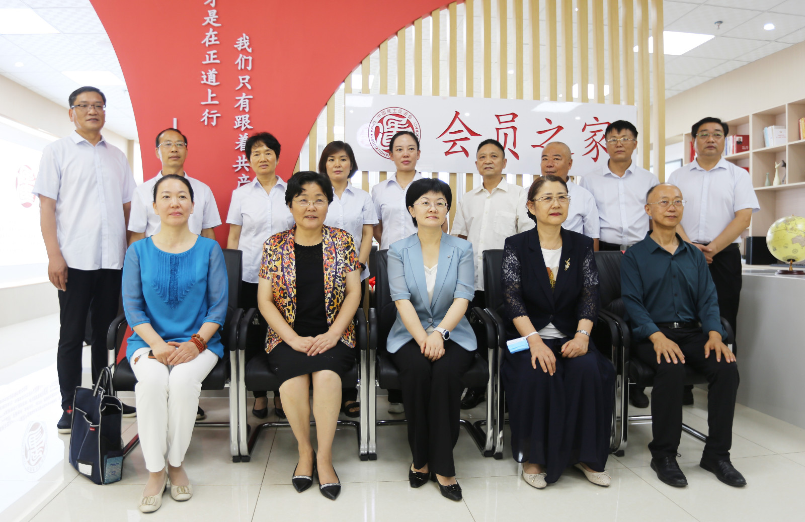 市委常委统战部部长王玉娟调研指导民主党派基层组织建设情况